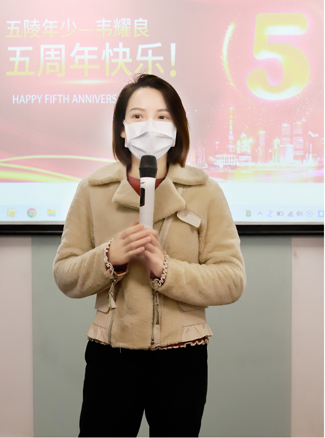执行董事 彭斯女士